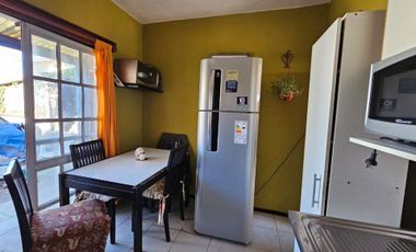 Venta de casa 3 ambientes con cochera Ezpeleta.