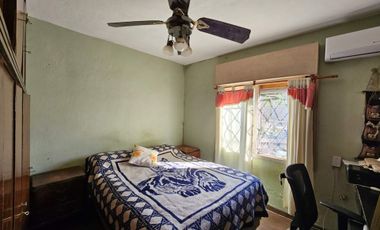 Venta de casa 3 ambientes con cochera Ezpeleta.