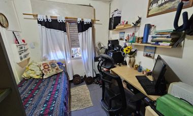 Venta de casa 3 ambientes con cochera Ezpeleta.