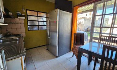 Venta de casa 3 ambientes con cochera Ezpeleta.