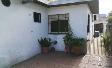 Venta casa con garaje y local en Florencio Varela