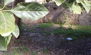 Venta casa con garaje y local en Florencio Varela