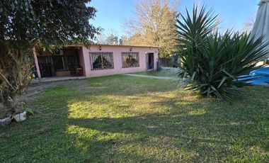 Venta Casa con pileta Pueblo Esther, un dormitorio