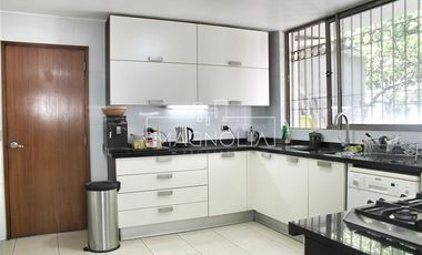 Casa en Arriendo en Santa María de Manquehue, Vitacura