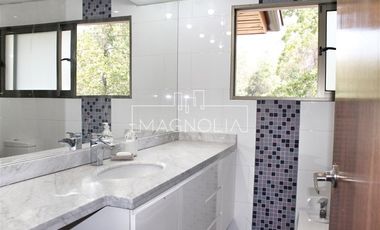 Casa en Arriendo en Santa María de Manquehue, Vitacura