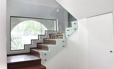 Casa en Arriendo en Santa María de Manquehue, Vitacura