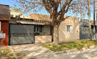 CASA 4 AMBIENTES BERNAL COCHERA APTO CREDITO