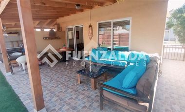 Casa en Venta en Condominio Alcazar
