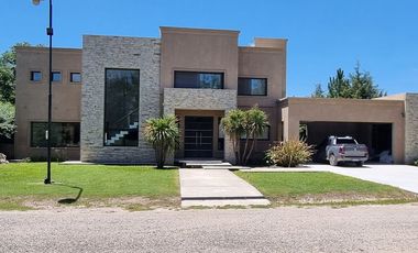 CASA 4 AMB Bo LAS CORTADERAS-LUJÁN-APTO CRÉDITO