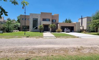 CASA 4 AMB Bo LAS CORTADERAS-LUJÁN-APTO CRÉDITO
