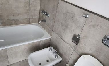 Departamento de 2 amb, c/cochera, 46m2 Exc. estado
