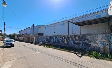 VENTA NAVE INDUSTRIAL MERLO OFIC SALIDA A 3 CALLES