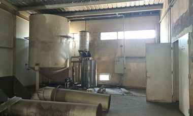 VENTA NAVE INDUSTRIAL MERLO OFIC SALIDA A 3 CALLES