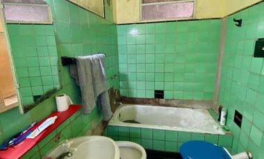 Casa en venta Quilmes Oeste a reciclar!!!