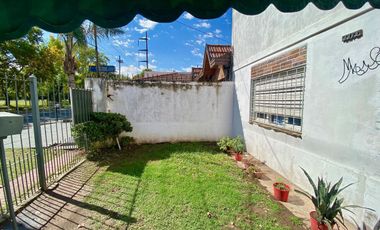 Casa en venta Quilmes Oeste a reciclar!!!