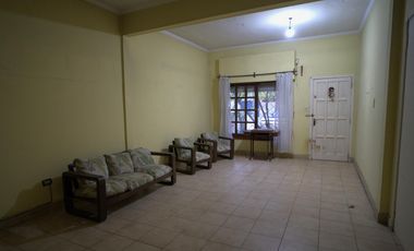 Chalet en José Marmol oportunidad