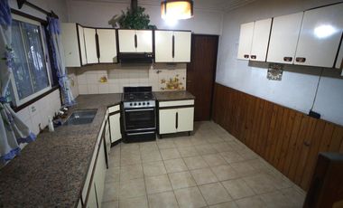 Chalet en José Marmol oportunidad