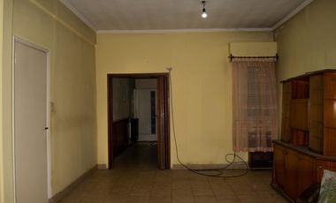 Chalet en José Marmol oportunidad