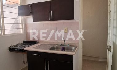 CASA EN RENTA COLINAS DEL LAGO - (3)