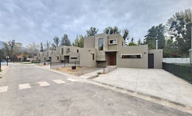 Casa en Arriendo en Condominio Bosques de Nogales, Machali