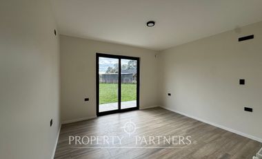 Casa nueva, con entorno privilegiado
