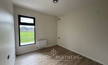 Casa nueva, con entorno privilegiado