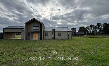 Casa nueva, con entorno privilegiado