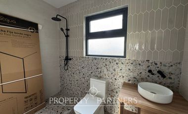 Casa nueva, con entorno privilegiado