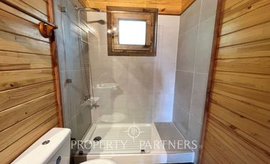 Hermosa casa con vista al lago y acceso privado y único a la playa