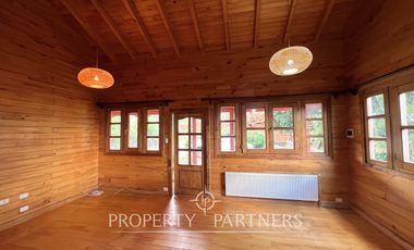 Hermosa casa con vista al lago y acceso privado y único a la playa