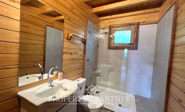 Hermosa casa con vista al lago y acceso privado y único a la playa