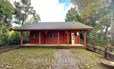 Hermosa casa con vista al lago y acceso privado y único a la playa