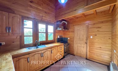 Hermosa casa con vista al lago y acceso privado y único a la playa