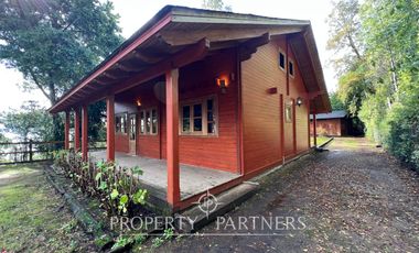 Hermosa casa con vista al lago y acceso privado y único a la playa