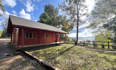Hermosa casa con vista al lago y acceso privado y único a la playa