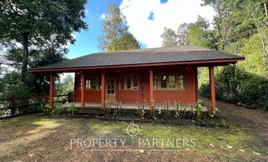 Hermosa casa con vista al lago y acceso privado y único a la playa