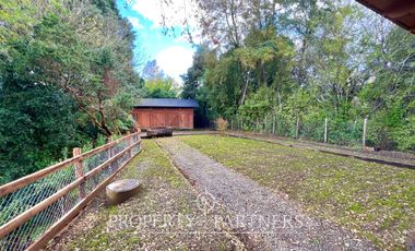 Hermosa casa con vista al lago y acceso privado y único a la playa