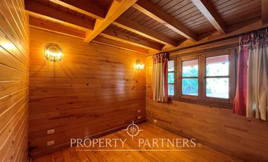 Hermosa casa con vista al lago y acceso privado y único a la playa