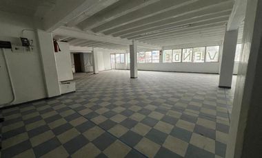Amplio local comercial en Planta Alta