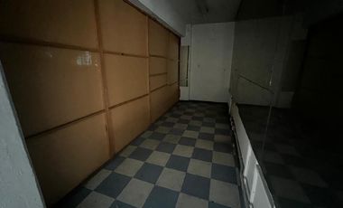 Amplio local comercial en Planta Alta