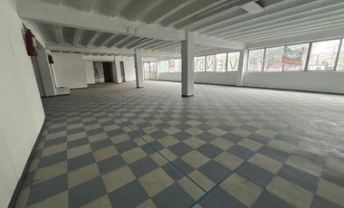 Amplio local comercial en Planta Alta