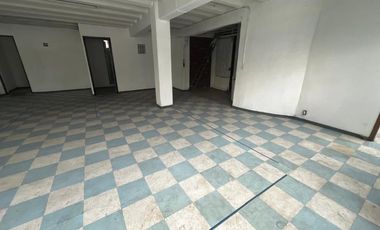 Amplio local comercial en Planta Alta