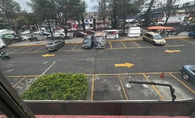 Amplio local comercial en Planta Alta