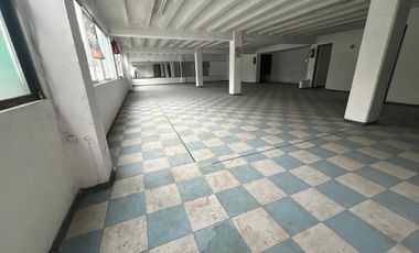 Amplio local comercial en Planta Alta