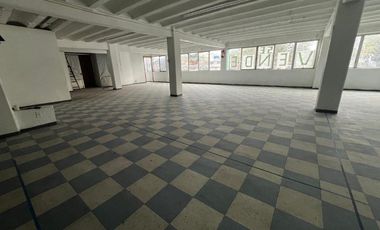 Amplio local comercial en Planta Alta