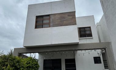 CASA EN VENTA EN ESTANCIAS VALLE DE PLATA APODACA