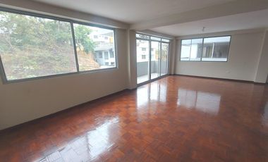 Alquiler de amplio departamento en Lomas de Urdesa