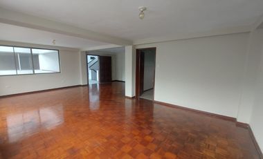 Alquiler de amplio departamento en Lomas de Urdesa