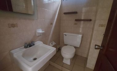 Alquiler de amplio departamento en Lomas de Urdesa