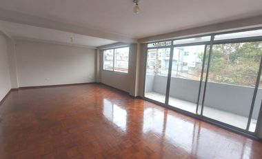 Alquiler de amplio departamento en Lomas de Urdesa